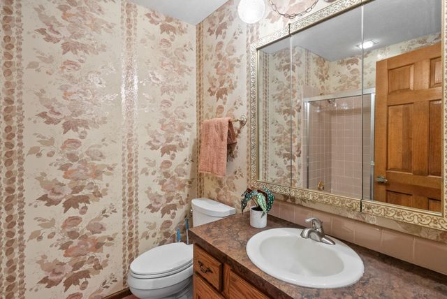 1818 Westminster Circle, Davenport, IA 52807