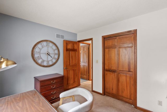 1818 Westminster Circle, Davenport, IA 52807