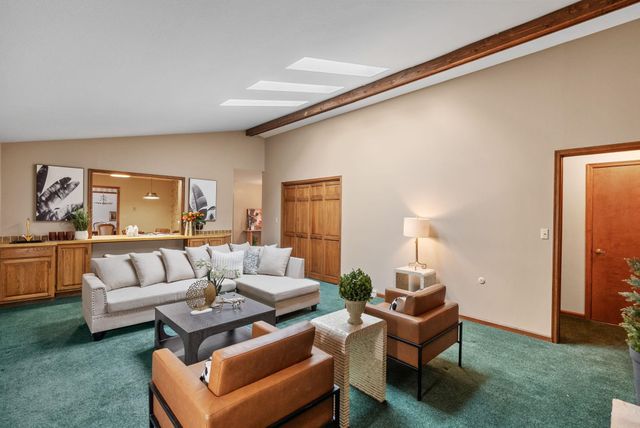 1818 Westminster Circle, Davenport, IA 52807