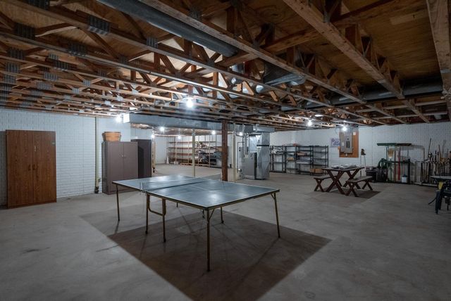 1818 Westminster Circle, Davenport, IA 52807