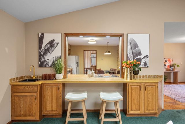 1818 Westminster Circle, Davenport, IA 52807