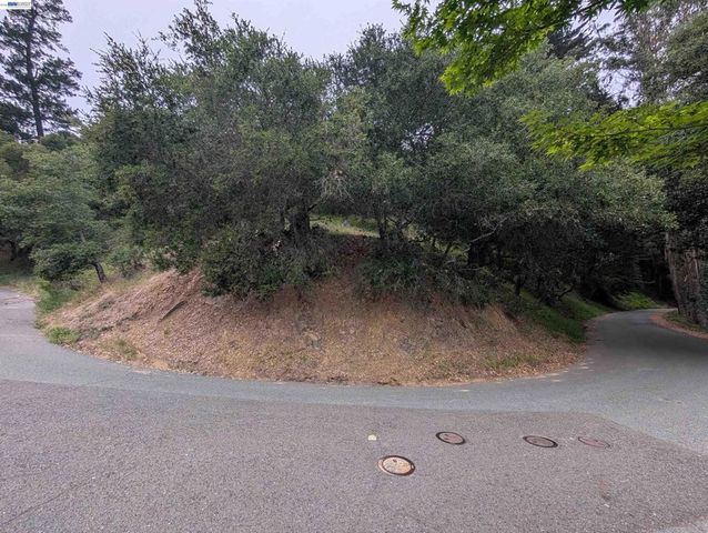 000 Girvin Drive, Oakland, CA 94603