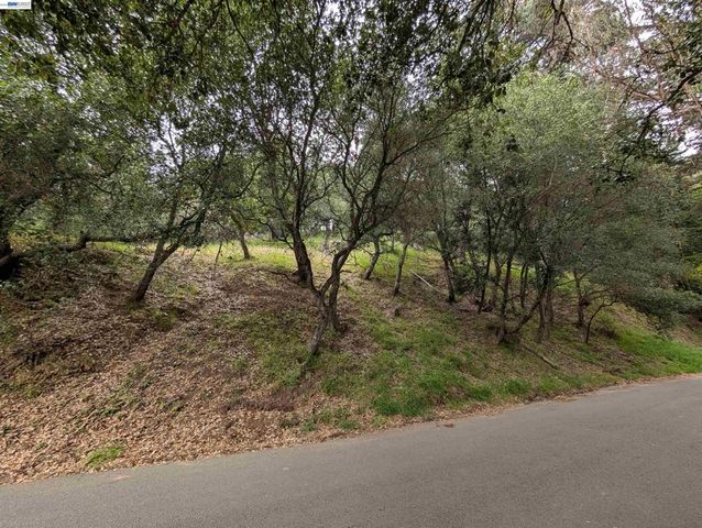 000 Girvin Drive, Oakland, CA 94603