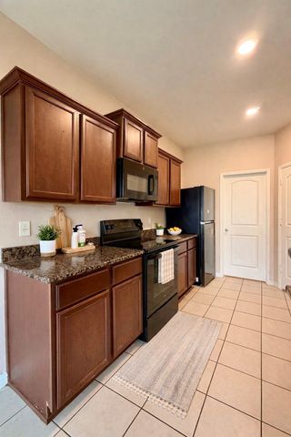 1303 Emerald Stone Drive, Rosharon, TX 77583