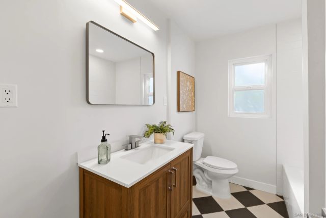 6850 Rosefield Dr, La Mesa, CA 91942