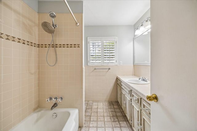 6200 Locke Lane, Houston, TX 77057