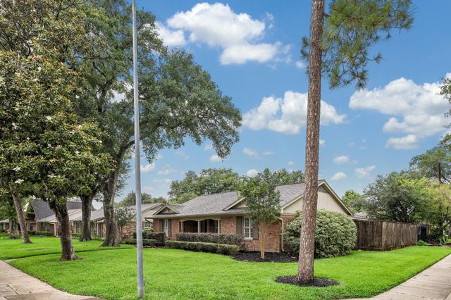 6200 Locke Lane, Houston, TX 77057