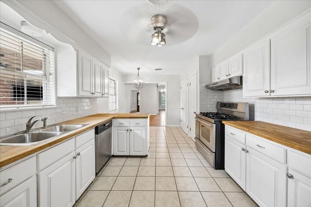 6200 Locke Lane, Houston, TX 77057