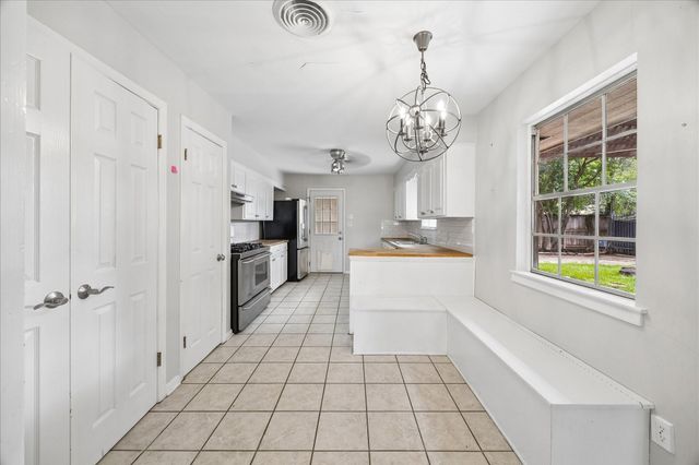 6200 Locke Lane, Houston, TX 77057