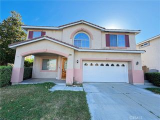 5793 Oakdale Ln, Fontana, CA 92336