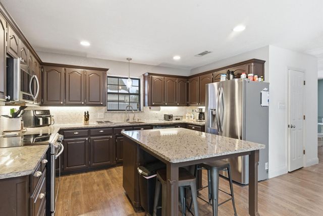 1936 Spinnaker Lane, Azle, TX 76020