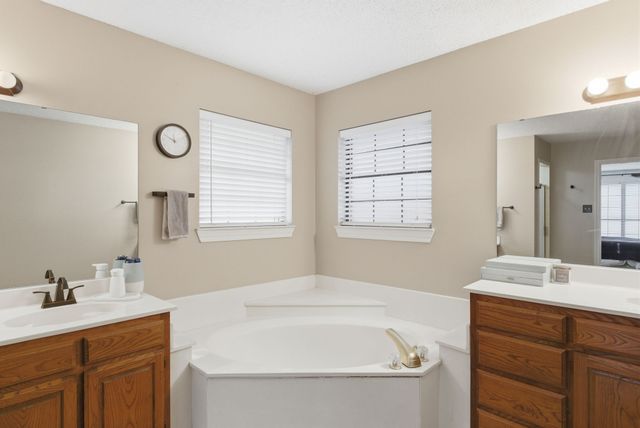 1936 Spinnaker Lane, Azle, TX 76020