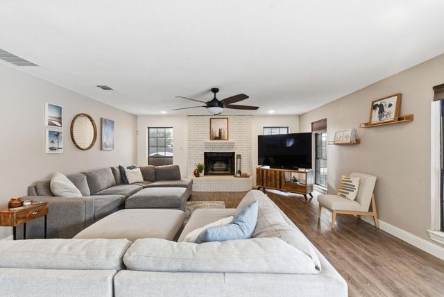 1936 Spinnaker Lane, Azle, TX 76020