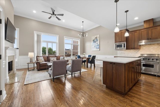 1130 W Diversey Parkway 4W, Chicago, IL 60614