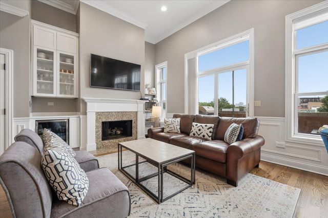 1130 W Diversey Parkway 4W, Chicago, IL 60614