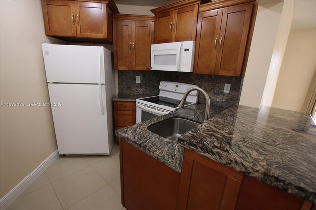 690 W Park Dr 2-204, Miami, FL 33172