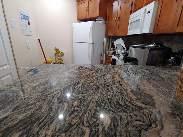 690 W Park Dr 2-204, Miami, FL 33172