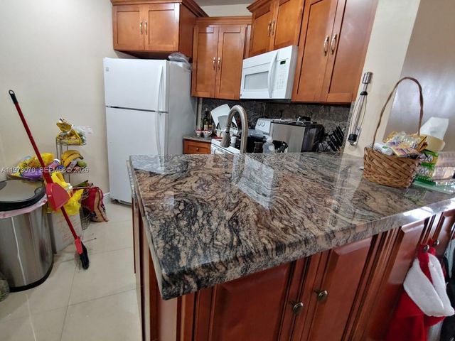 690 W Park Dr 2-204, Miami, FL 33172