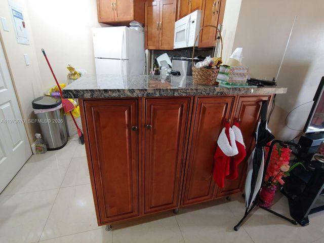 690 W Park Dr 2-204, Miami, FL 33172