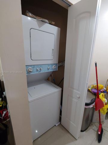 690 W Park Dr 2-204, Miami, FL 33172