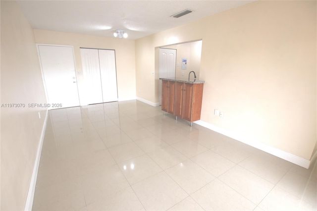 690 W Park Dr 2-204, Miami, FL 33172