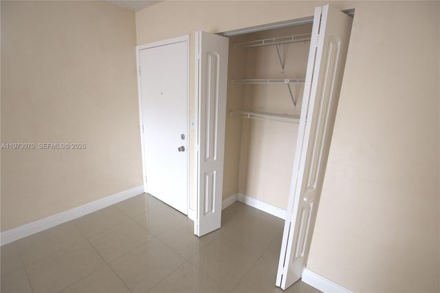 690 W Park Dr 2-204, Miami, FL 33172