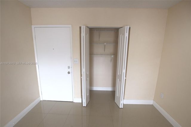 690 W Park Dr 2-204, Miami, FL 33172