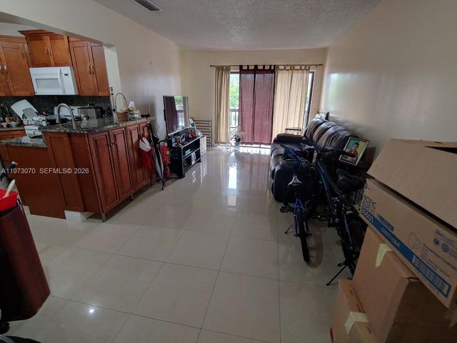 690 W Park Dr 2-204, Miami, FL 33172