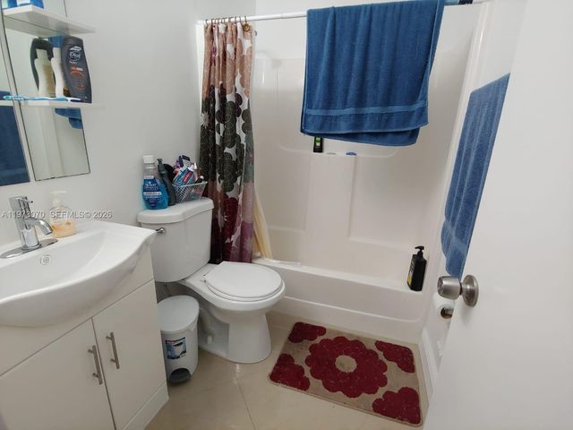 690 W Park Dr 2-204, Miami, FL 33172