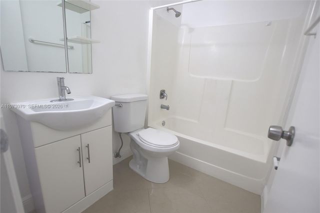 690 W Park Dr 2-204, Miami, FL 33172