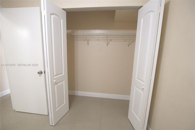 690 W Park Dr 2-204, Miami, FL 33172