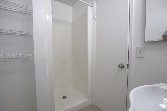 690 W Park Dr 2-204, Miami, FL 33172