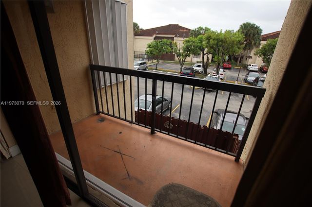 690 W Park Dr 2-204, Miami, FL 33172