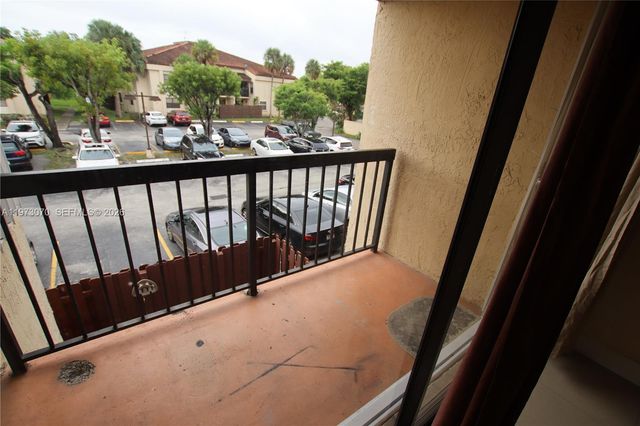 690 W Park Dr 2-204, Miami, FL 33172