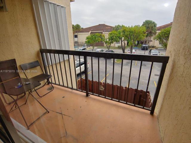 690 W Park Dr 2-204, Miami, FL 33172