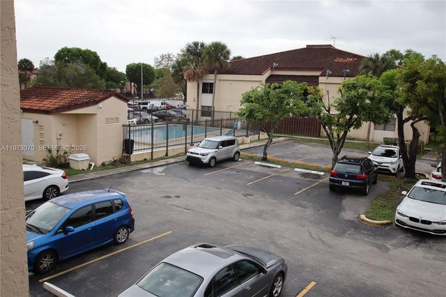 690 W Park Dr 2-204, Miami, FL 33172