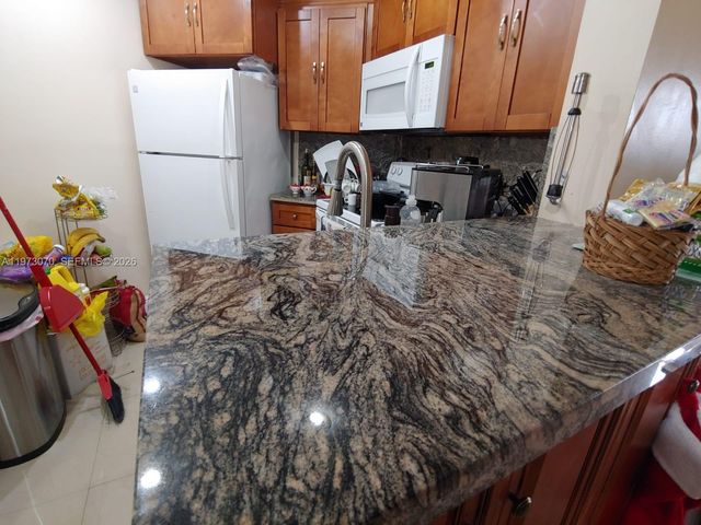 690 W Park Dr 2-204, Miami, FL 33172