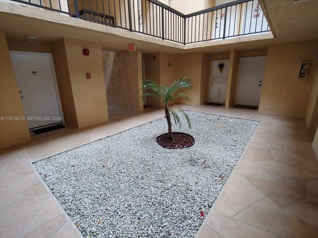 690 W Park Dr 2-204, Miami, FL 33172