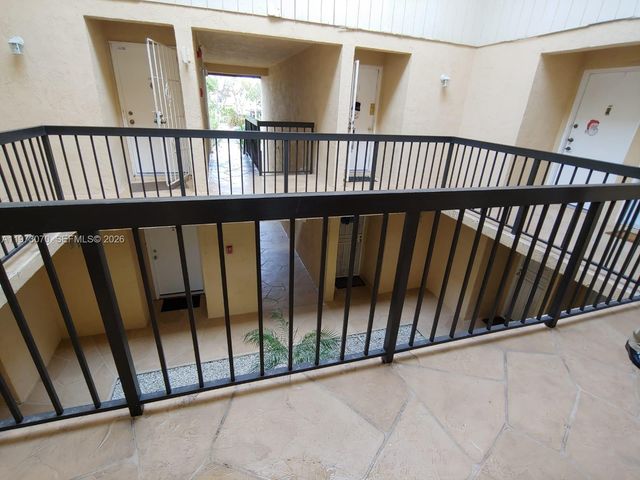 690 W Park Dr 2-204, Miami, FL 33172