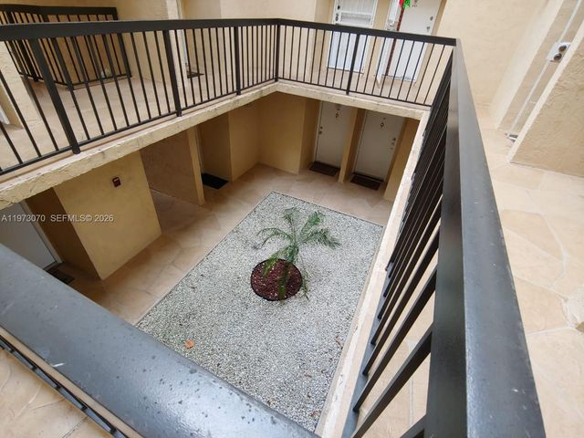 690 W Park Dr 2-204, Miami, FL 33172