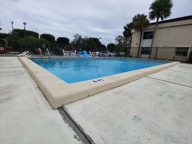 690 W Park Dr 2-204, Miami, FL 33172