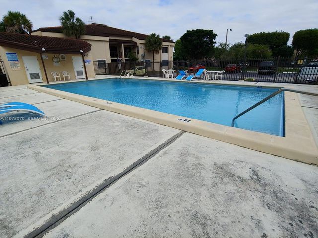 690 W Park Dr 2-204, Miami, FL 33172