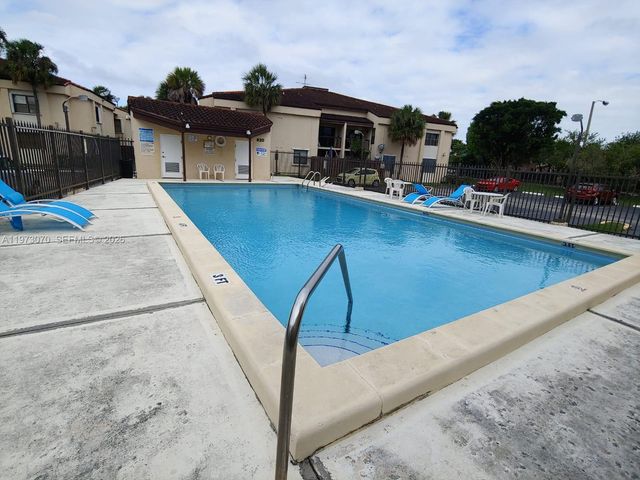 690 W Park Dr 2-204, Miami, FL 33172