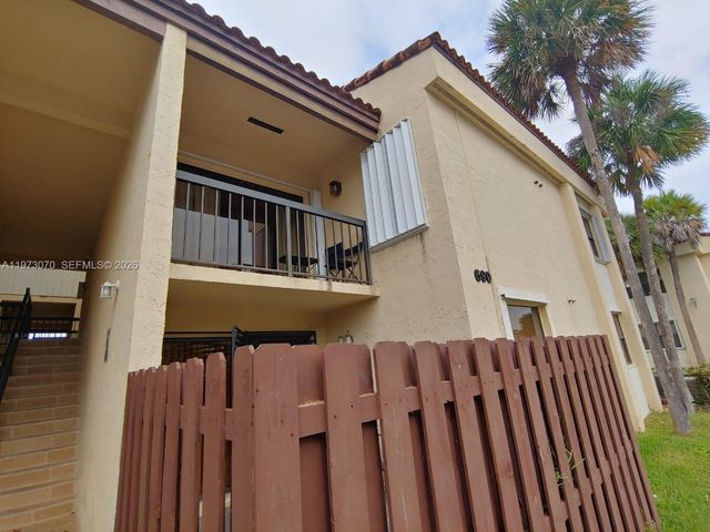 690 W Park Dr 2-204, Miami, FL 33172