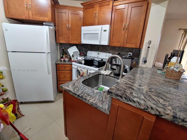 690 W Park Dr 2-204, Miami, FL 33172