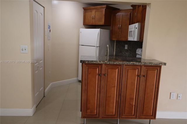 690 W Park Dr 2-204, Miami, FL 33172