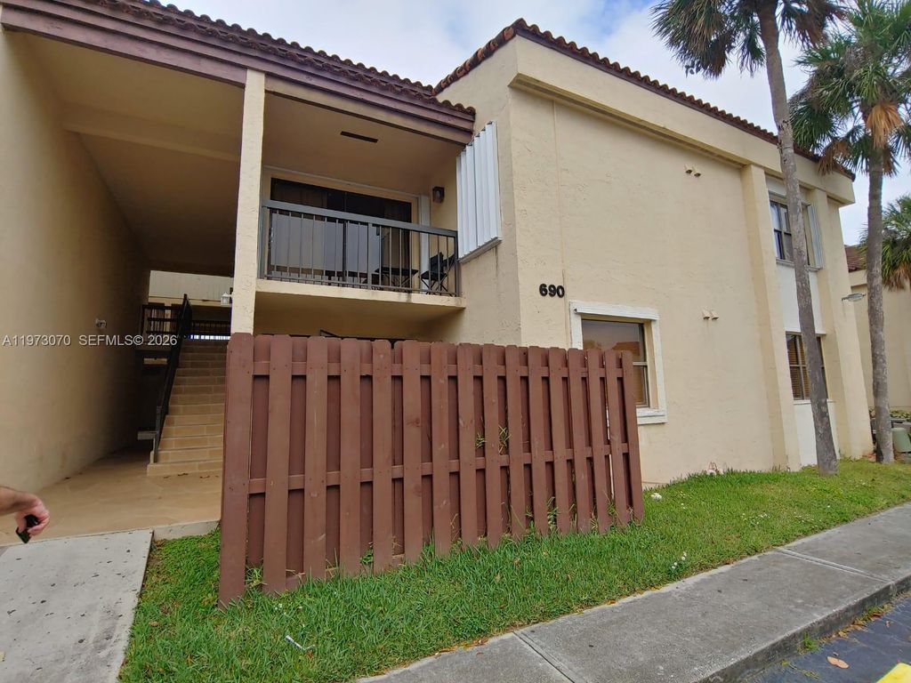 690 W Park Dr 2-204, Miami, FL 33172