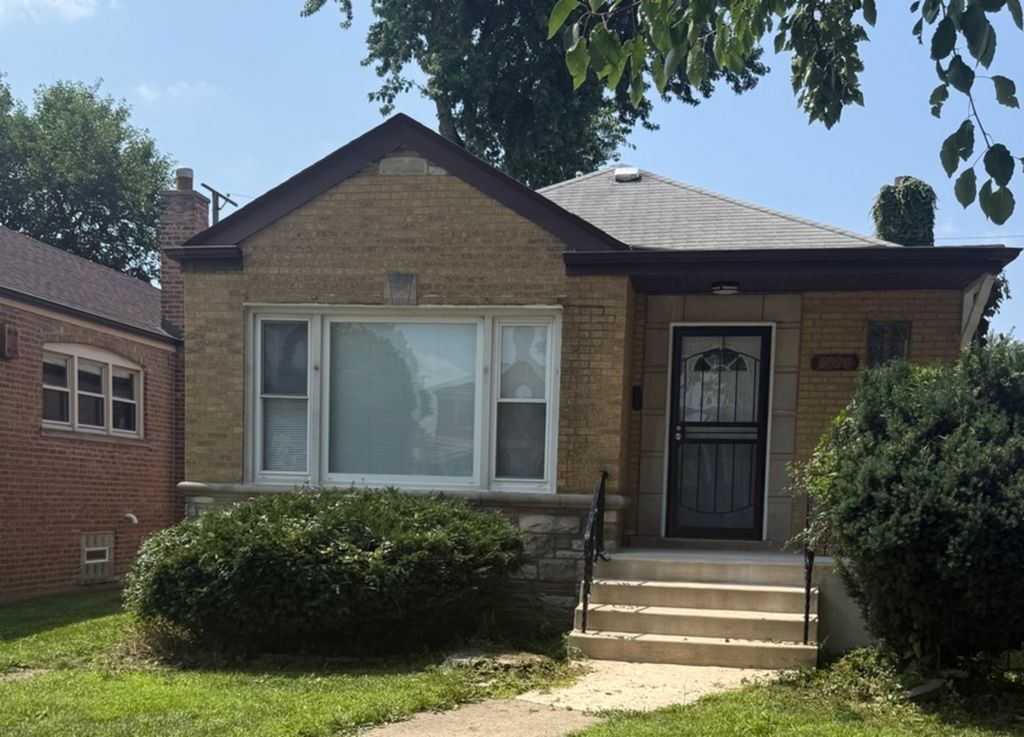 8926 S Paxton Avenue, Chicago, IL 60617