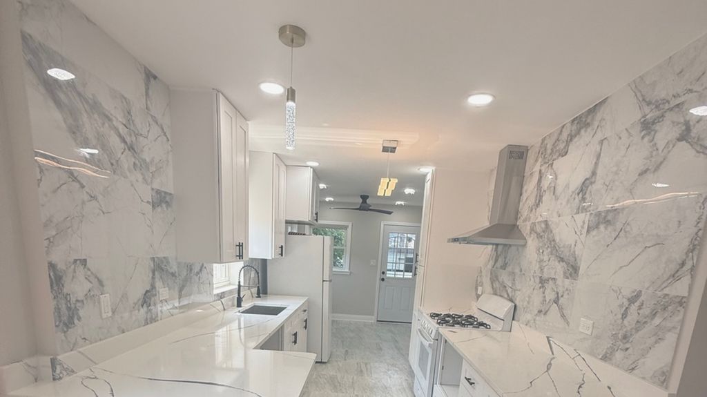 8926 S Paxton Avenue, Chicago, IL 60617 — photo 4