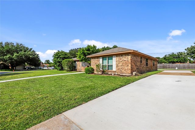 936 Cottonwood Trail, Benbrook, TX 76126